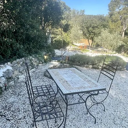 With A View Of Pic Loup, Large Garden Horská chata