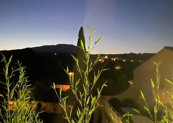With A View Of Pic Loup, Large Garden شاليه